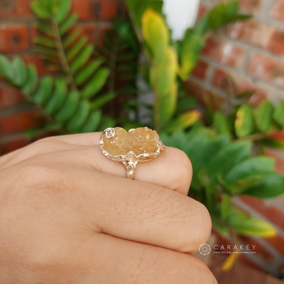 Tỳ hưu tóc vàng bọc bạc,