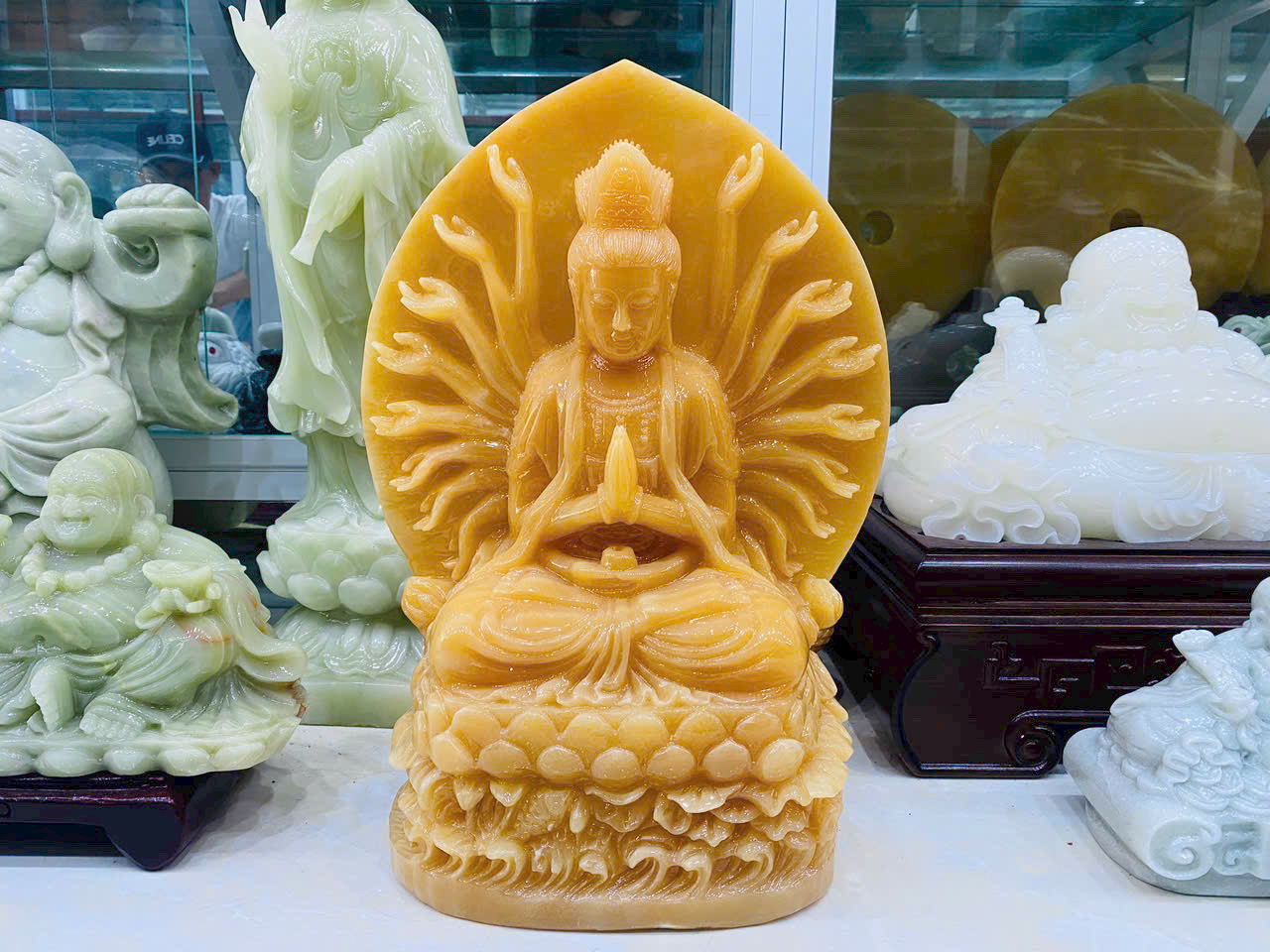 Tượng thiên thủ thiên nhãn đá ngọc hoàng long